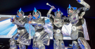 Echassiers lumineux futuristes pour une soirée de convention (83)