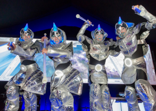 Echassiers lumineux futuristes pour une soirée de convention (83)
