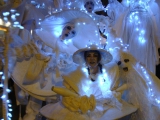 Déambulation nocturne d'échassiers lumineux à Angers (49)