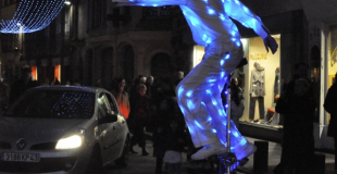 Echassiers lumineux en parade musicale